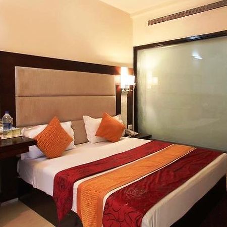 The Grand Hotel Bizzotel غورغاون المظهر الخارجي الصورة