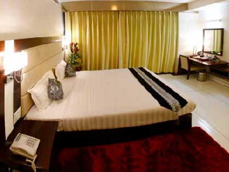 The Grand Hotel Bizzotel غورغاون المظهر الخارجي الصورة