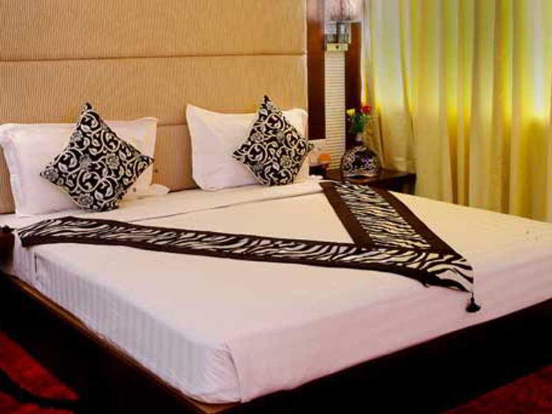The Grand Hotel Bizzotel غورغاون المظهر الخارجي الصورة