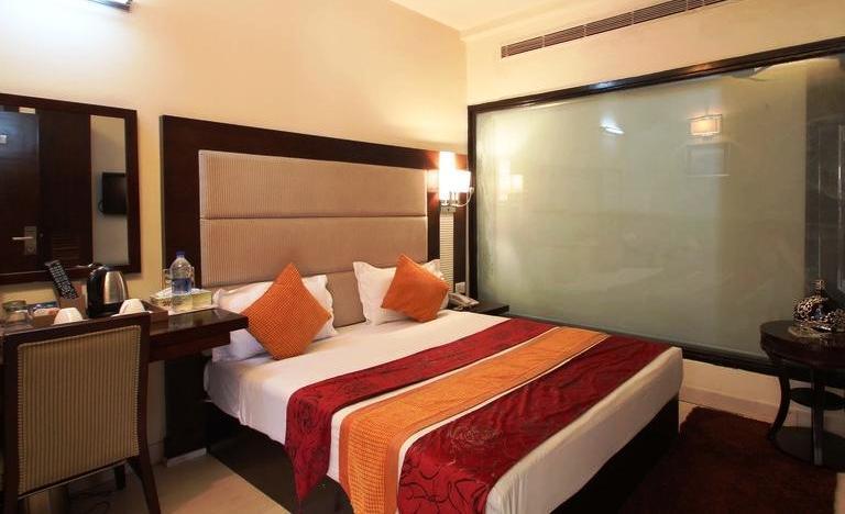 The Grand Hotel Bizzotel غورغاون المظهر الخارجي الصورة